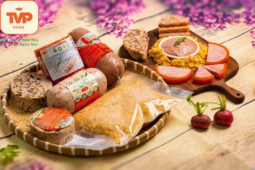 Bánh mì kẹp giò chả món ăn bình dị với hương vị truyền thống, là lựa chọn quen thuộc cho bữa sáng đầy đủ dinh dưỡng.