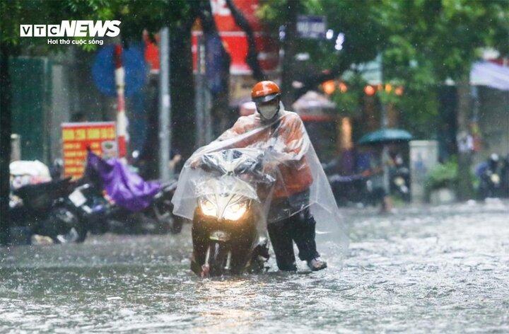 Dự báo thời tiết ngày mai 1/8, miền Bắc nhiều nơi mưa to đến rất to. (Ảnh minh hoạ: Khổng Chí)