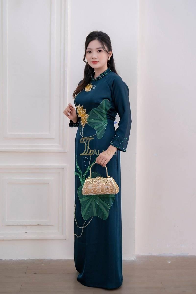 Áo Dài Bà Sui Lụa Xanh Đậm Vẽ Lá Sen BSXLS119
