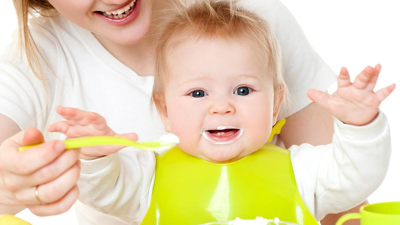 Trẻ 5 tháng tuổi ăn được hoa quả gì tốt cho sức khỏe? Gợi ý 6 loại quả cho bé ăn dặm1