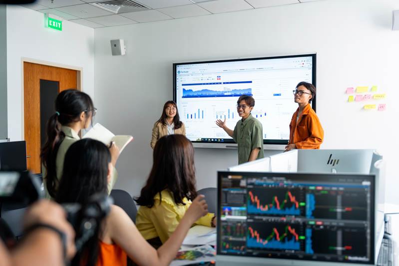 TOP 10 Trường Đại học đào tạo ngành Kinh tế tốt nhất ở Hà Nội