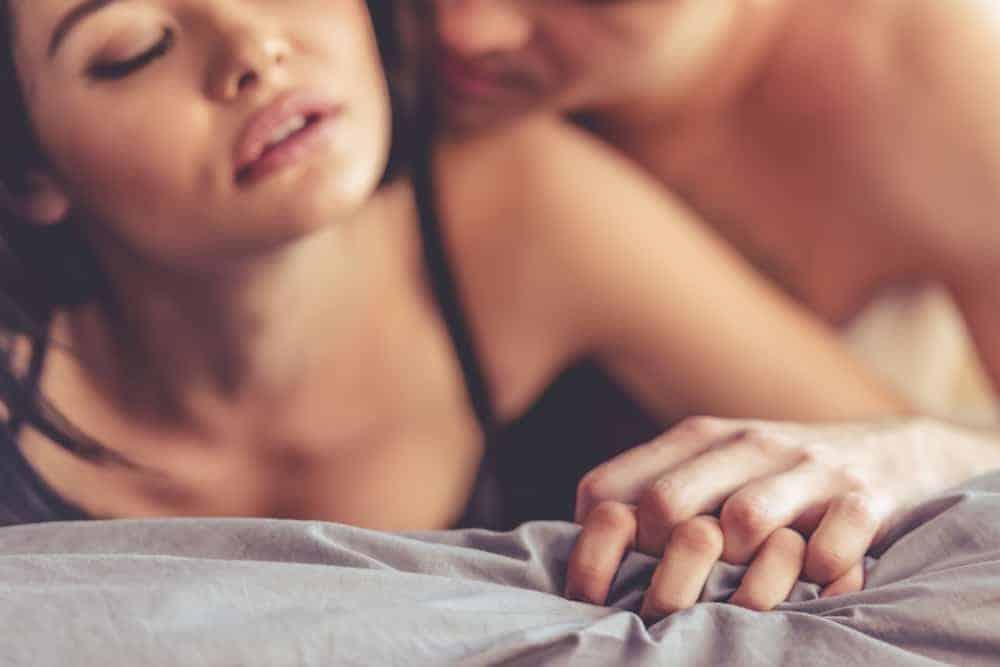 Cách vệ sinh hậu môn trước khi quan hệ