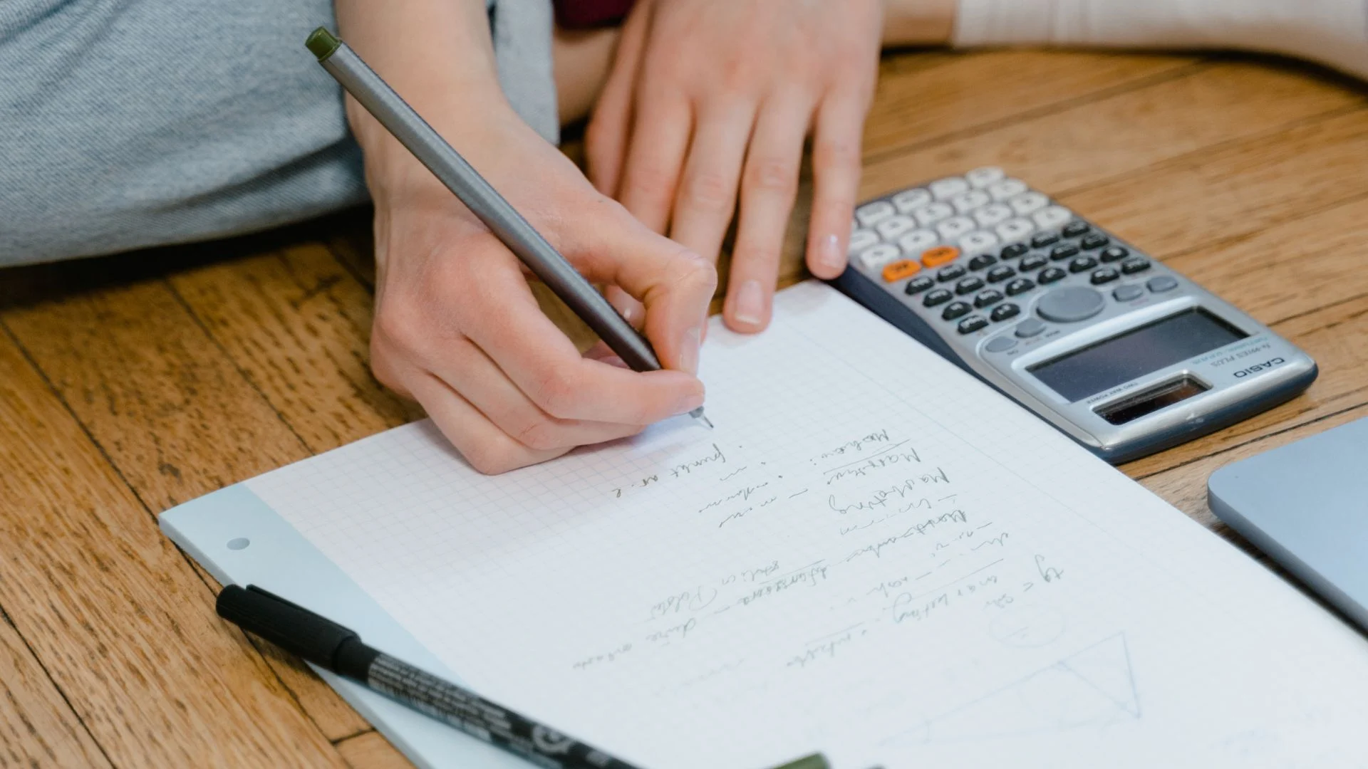 Cách tính lãi vay trả góp xe máy/đồ điện tử hàng tháng mà người trẻ nên biết