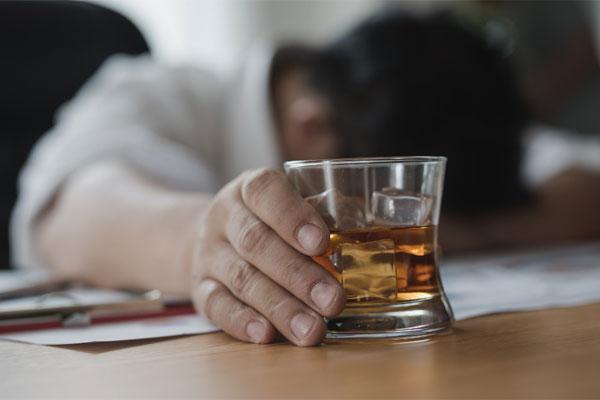 Khi say đàn ông nhớ ai, 5 biểu hiện thú vị khi đàn ông say