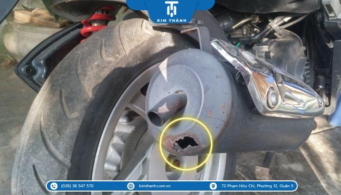 Pô xe máy bị thủng: Nguyên nhân và cách khắc phục