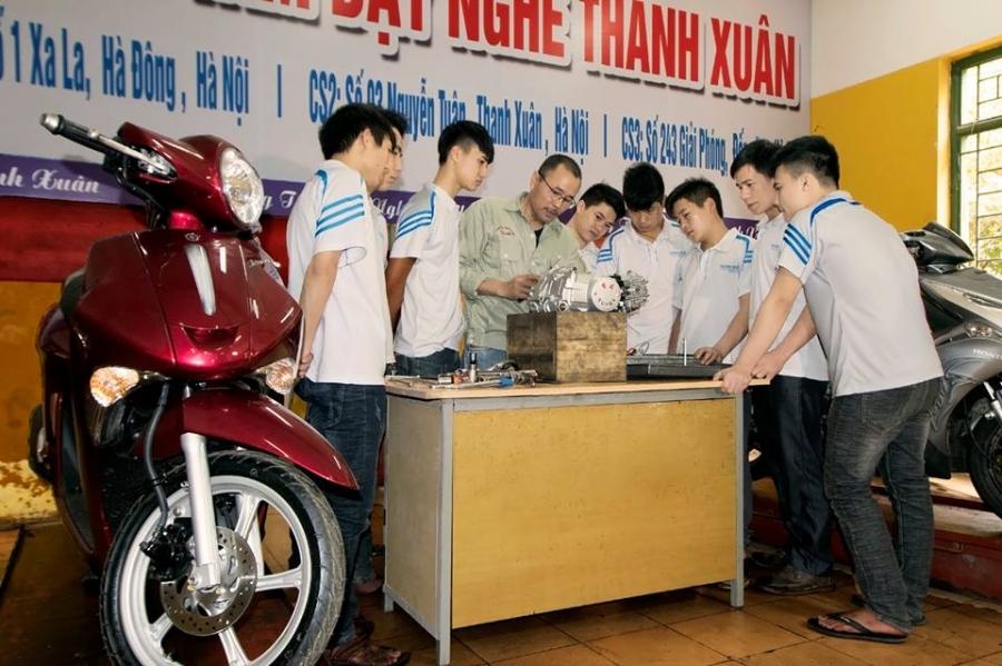 Hoc nghe sua chua xe may, học nghề sửa chữa xe máy