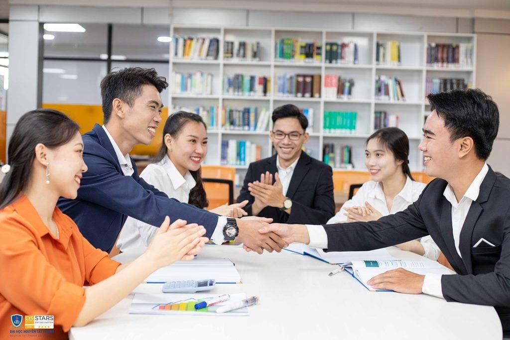 Mức lương của ngành Kinh doanh quốc tế?