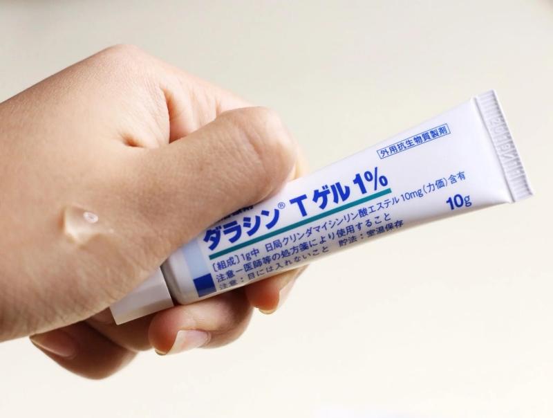 Cách phân biệt kem trị mụn Dalacin T 1% thật giả đơn giản nhất!