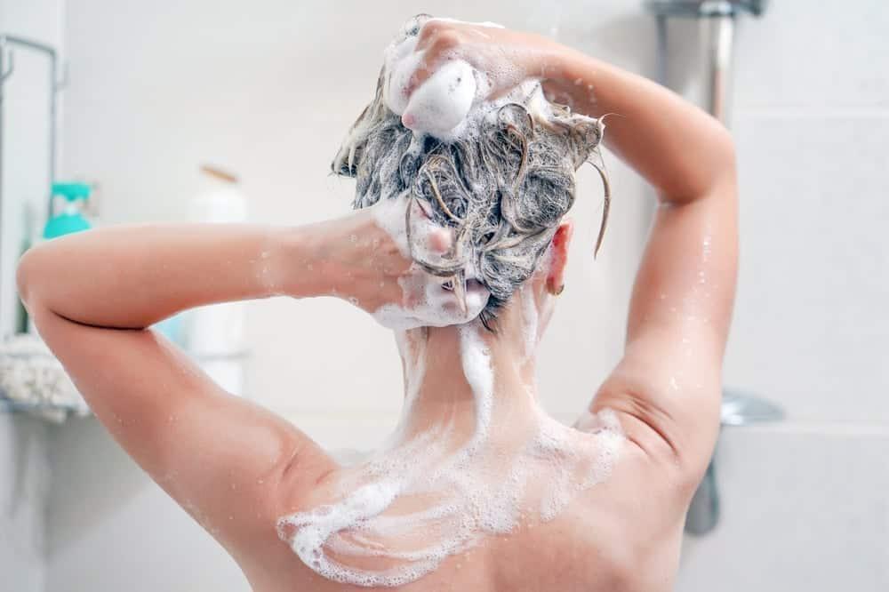 Gợi ý 5 dầu gội trị nấm da đầu dễ tìm mua tại nhà thuốc