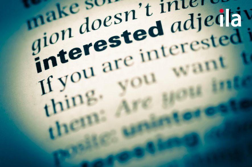 Interested đi với giới từ gì: Cách sử dụng đúng trong các tình huống